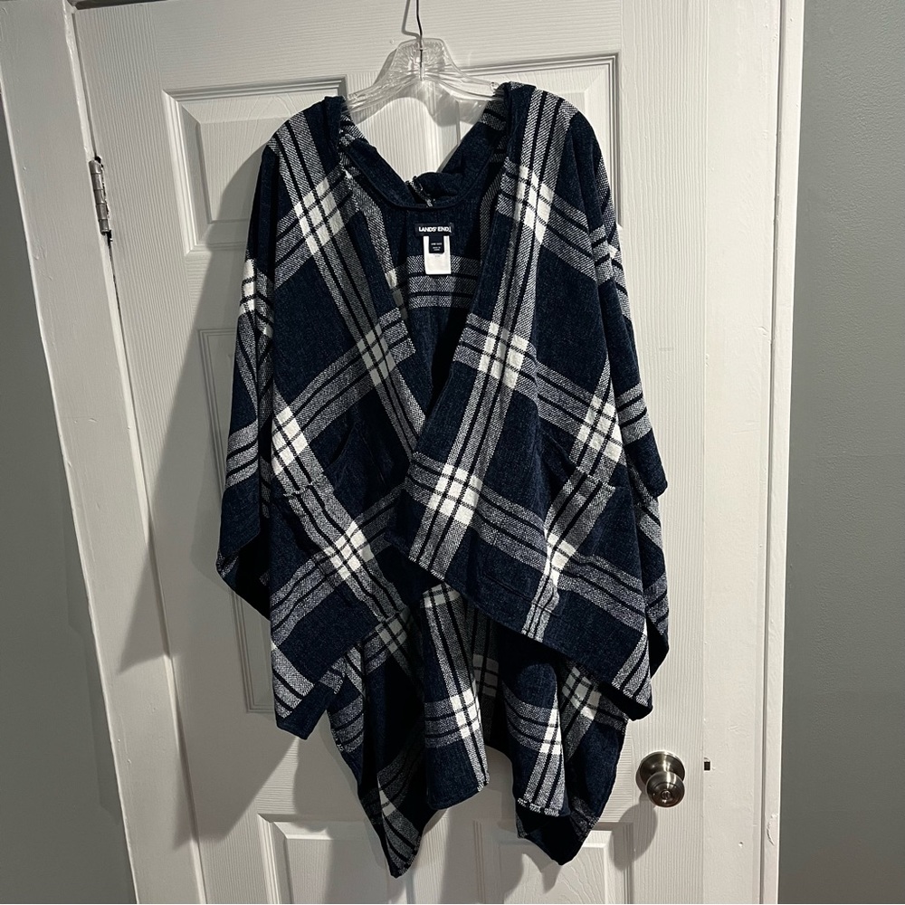 NWOT - Lands End Shawl Wrap with Hood and Pockets
